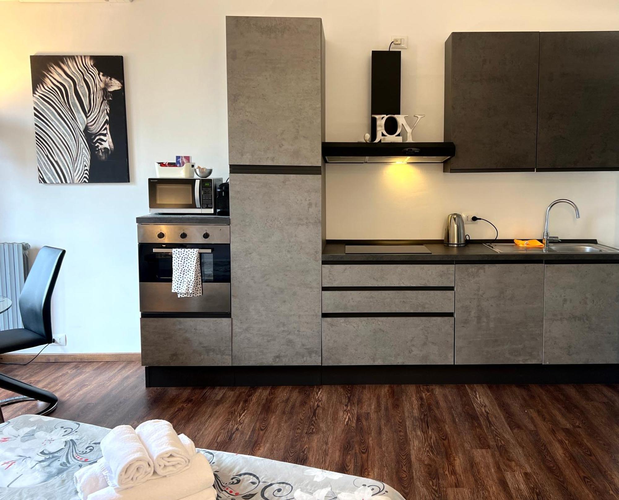Milanoflats - New Beautiful Fully Equipped With A View Of Piazza San Camillo - 5 Minutes From Station, M2, M3, Airport Shuttle